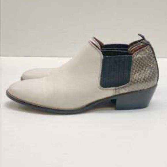 COACH DEVIN SHTE LTR Leather Ankle White Animal Snake Print BOOTIE Size 8 - Picture 3 of 13